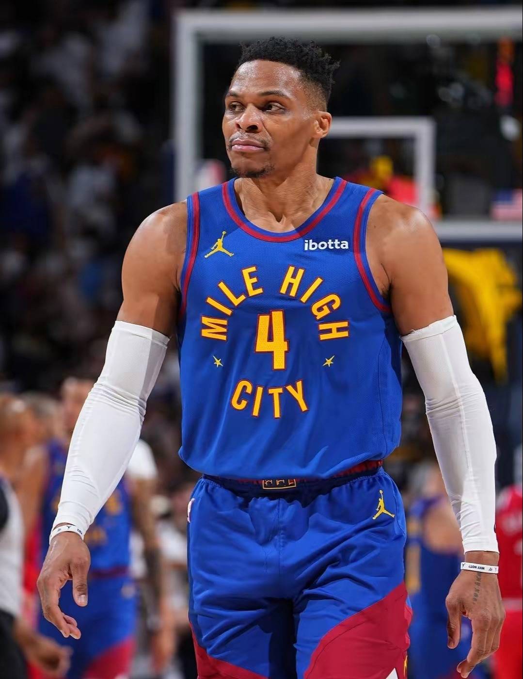 转折点！亚特兰大更衣室发声，NBA季后赛国际比赛日攻防权衡，质疑声仍在，身体对抗强度拉满的简单介绍